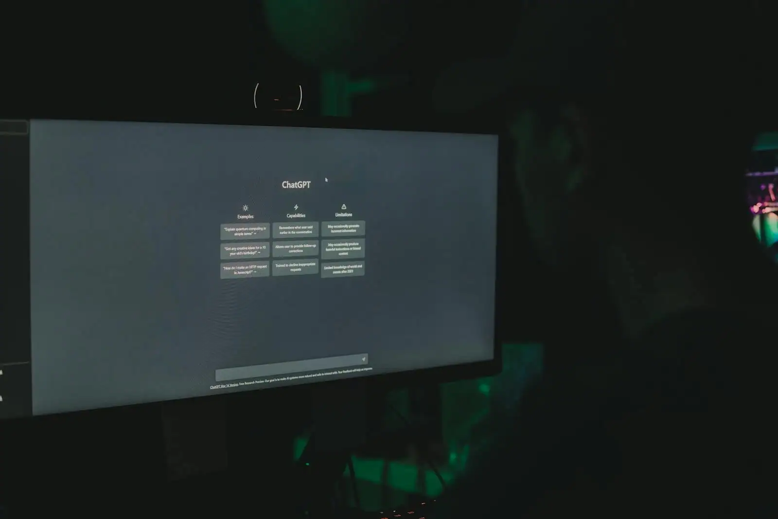 Écran d'ordinateur affichant une interface de jeu en ligne avec graphique de cryptomonnaie en arrière-plan.