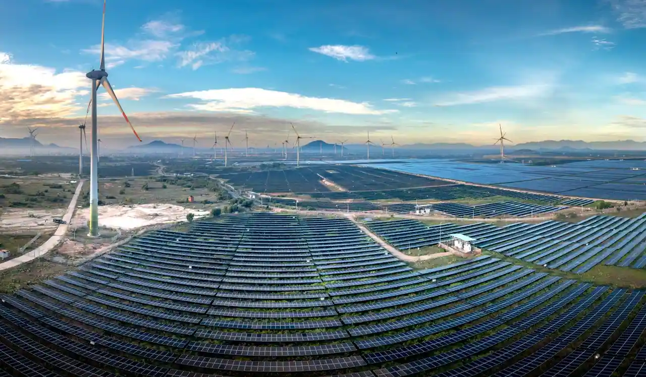 Éoliennes et panneaux solaires illustrant le secteur de l'énergie