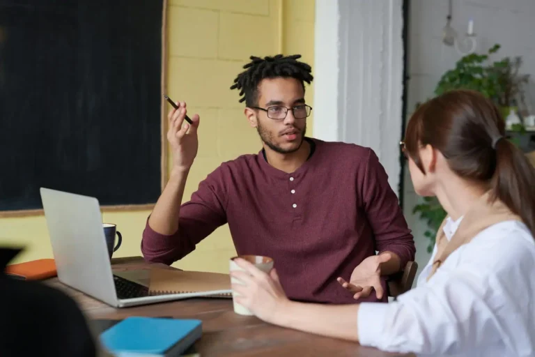 Communication : synonymes, nuances et bon usage