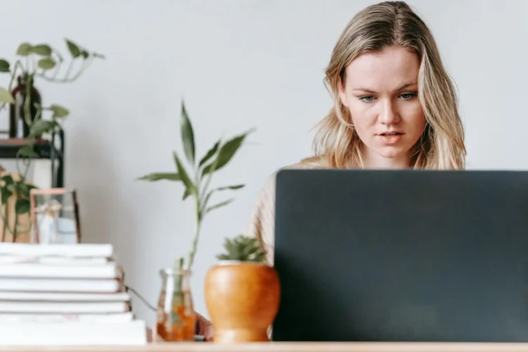 Freelance mission : trouver et gérer ses contrats