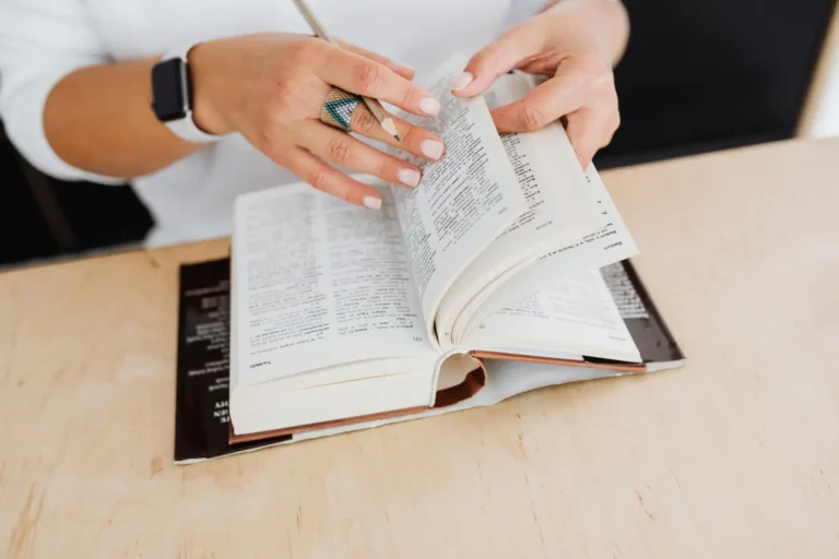 Synonymes de reconversion : le mot juste selon le contexte