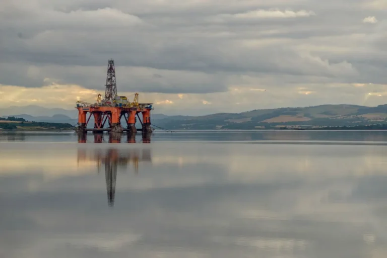 Recrutement sur plateforme pétrolière : métiers et prérequis réels