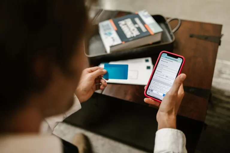 Virement un jour férié à La Banque Postale : passe ou attend ?